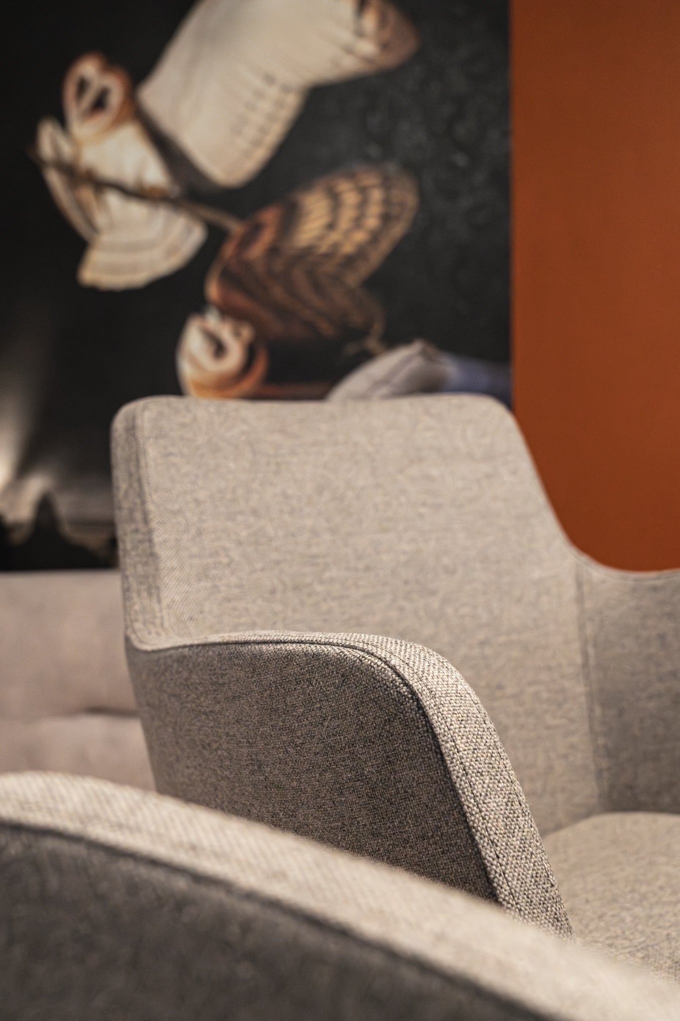 Tapeta Owls w salonie – nastrojowe wnętrze inspirowane naturą - Wallcolors®