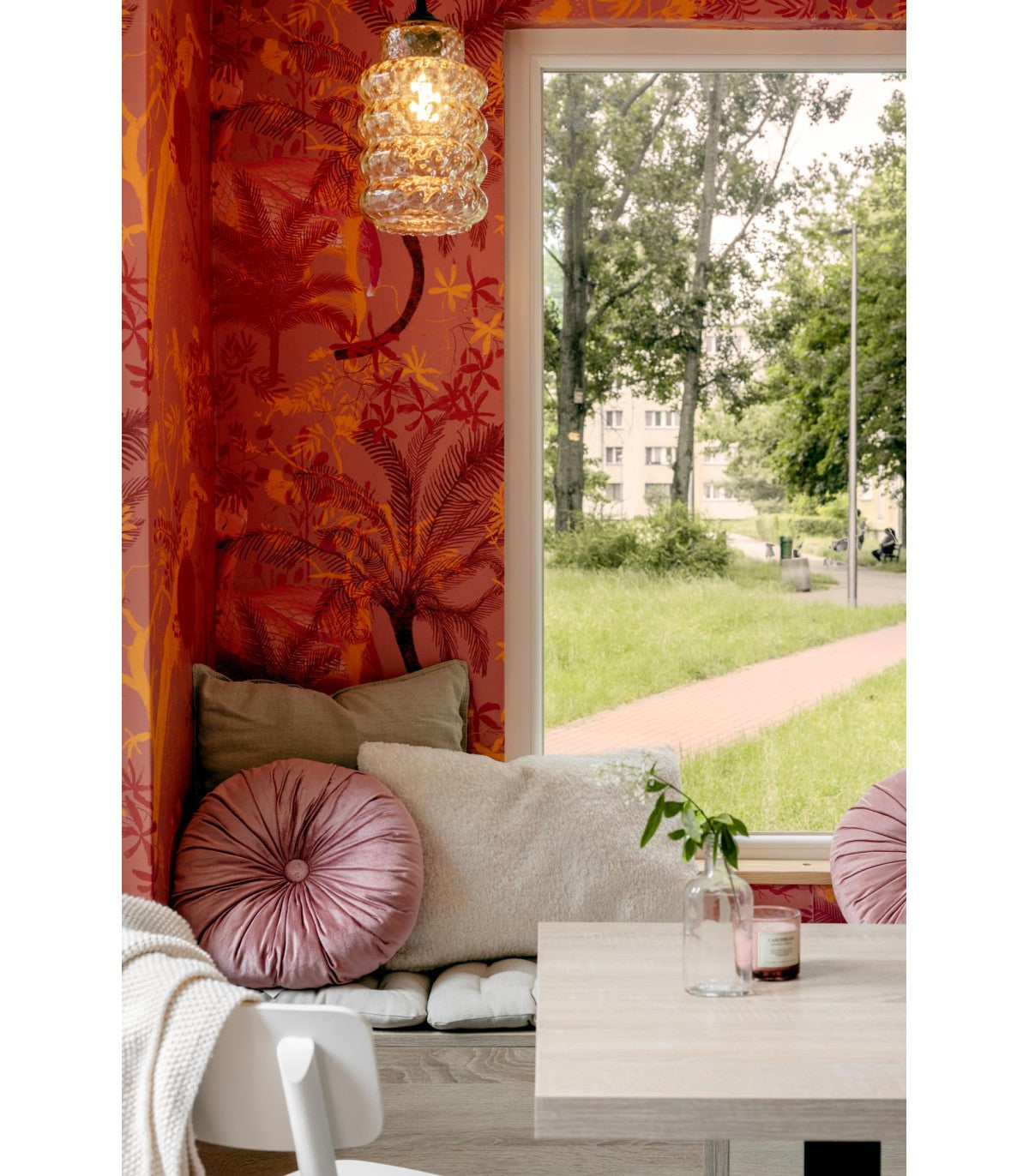 Versteckte Störche Hintergrund