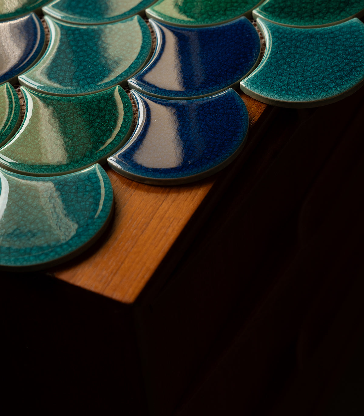 Fischschuppen-Mosaik mit blauem Ozean-Mix