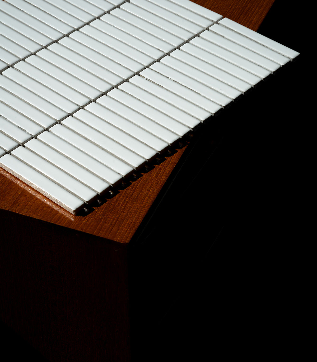 Mini-Piano-Mosaik in klarem Weißglanz