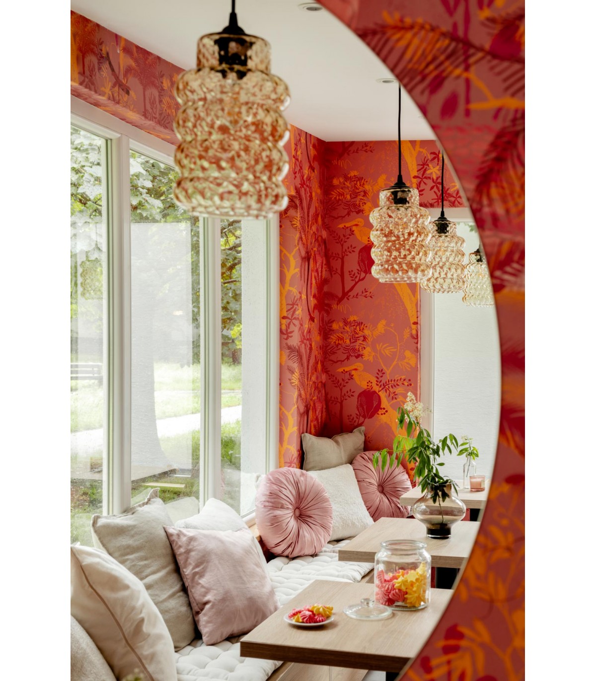 Versteckte Störche Hintergrund